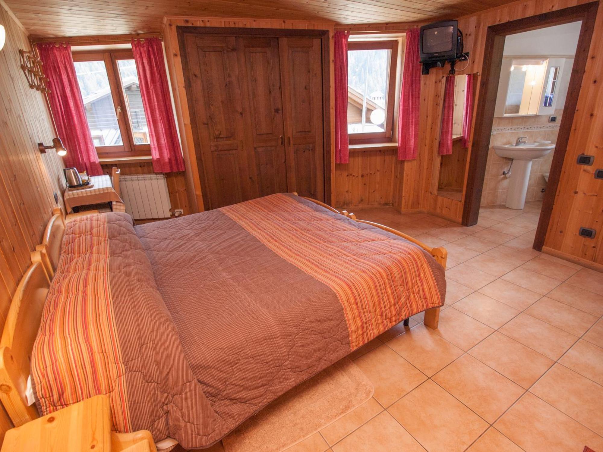 Le Vieux Rascard Chambres D'Hotes Champoluc Δωμάτιο φωτογραφία