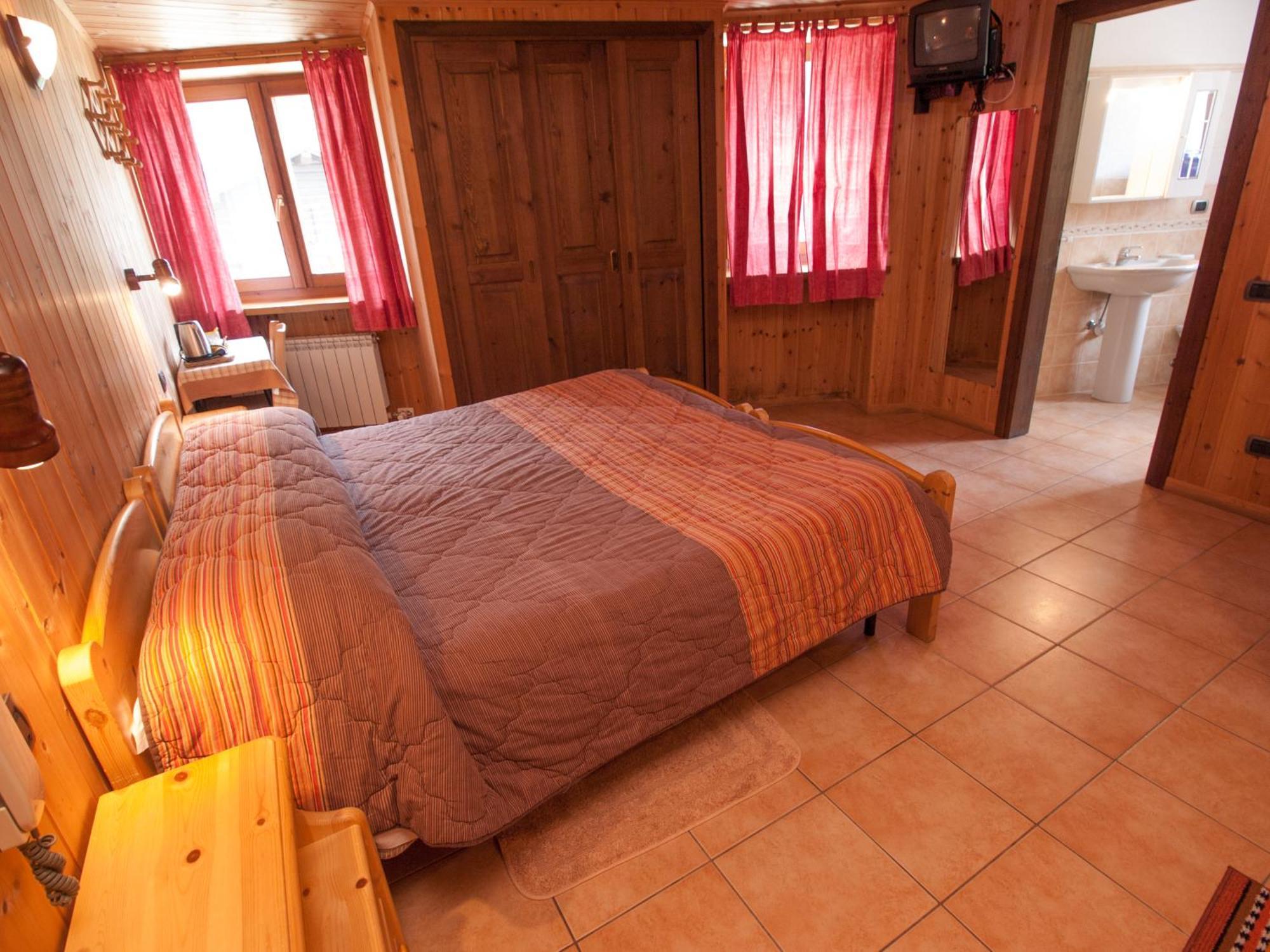 Le Vieux Rascard Chambres D'Hotes Champoluc Δωμάτιο φωτογραφία