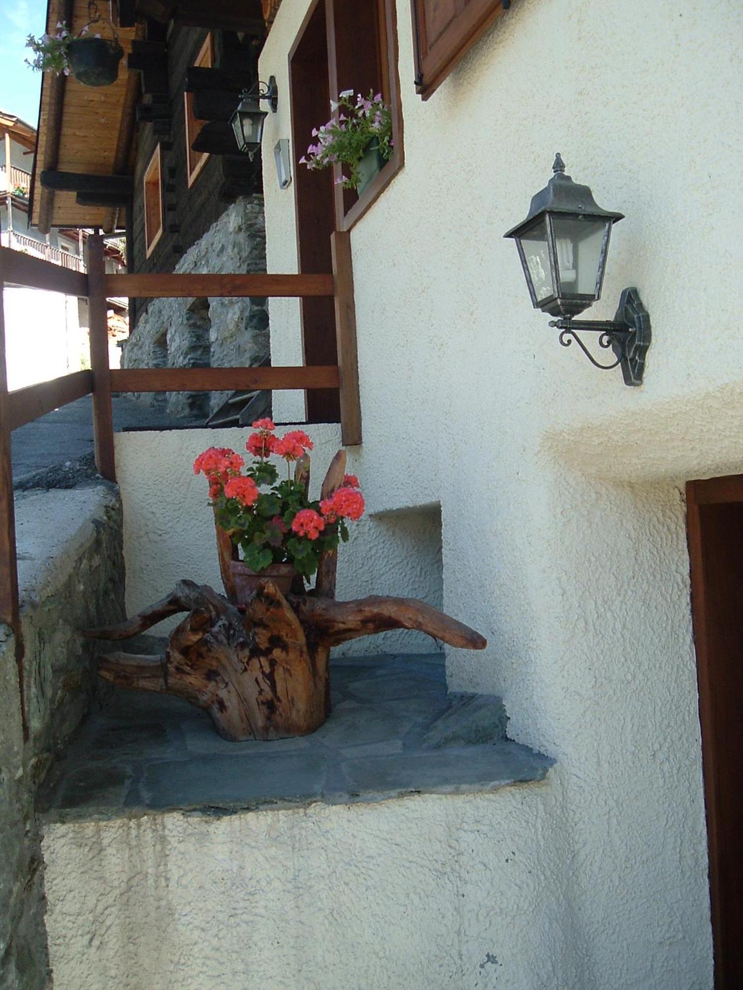 Le Vieux Rascard Chambres D'Hotes Champoluc Εξωτερικό φωτογραφία