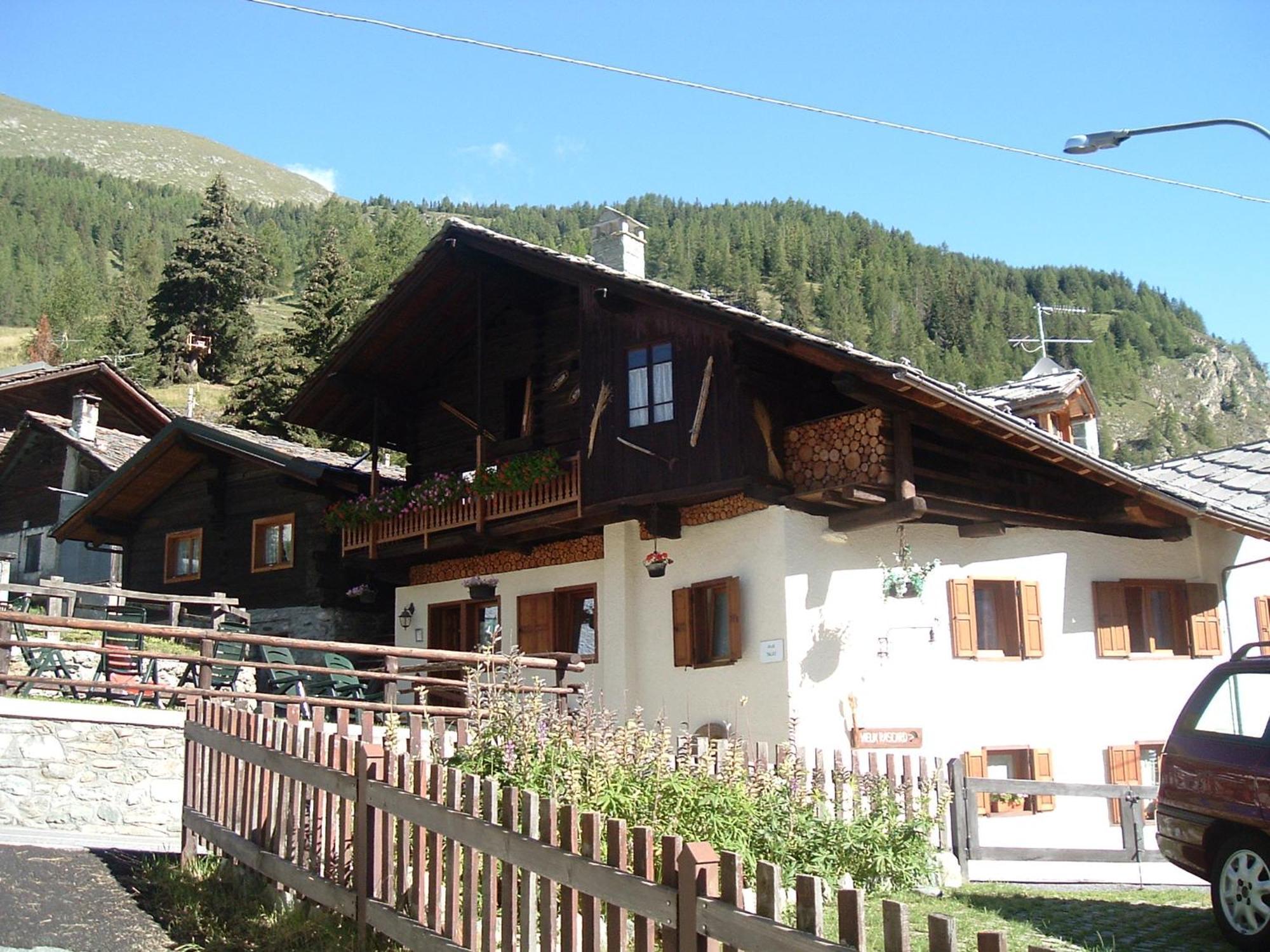 Le Vieux Rascard Chambres D'Hotes Champoluc Εξωτερικό φωτογραφία