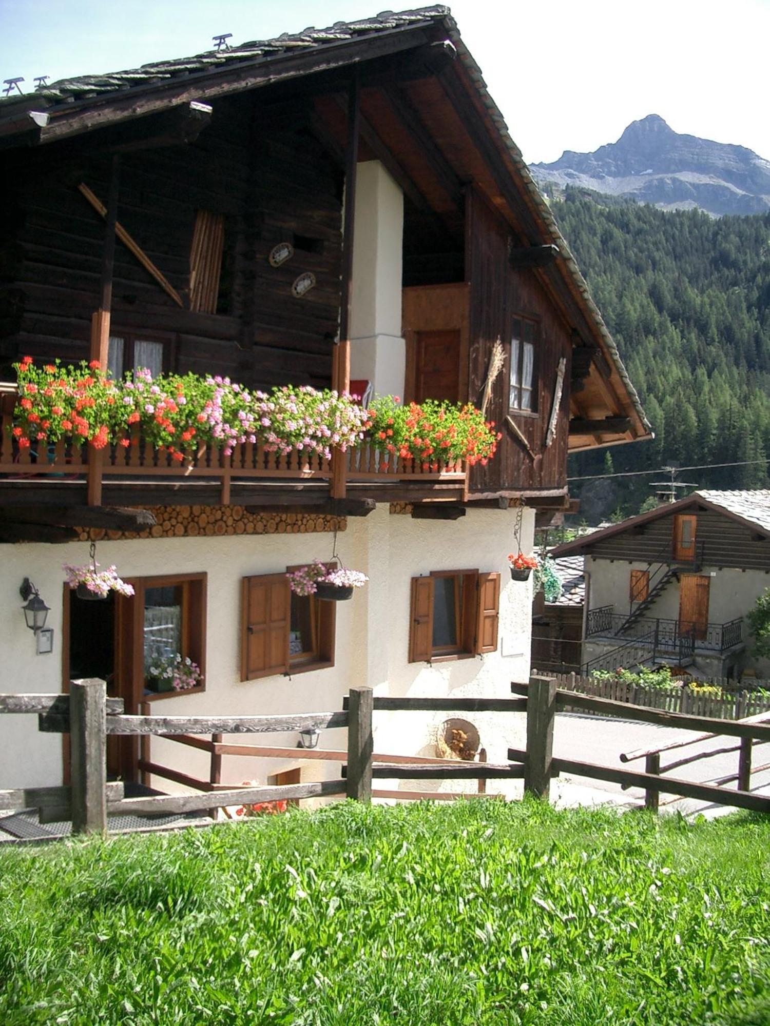 Le Vieux Rascard Chambres D'Hotes Champoluc Εξωτερικό φωτογραφία