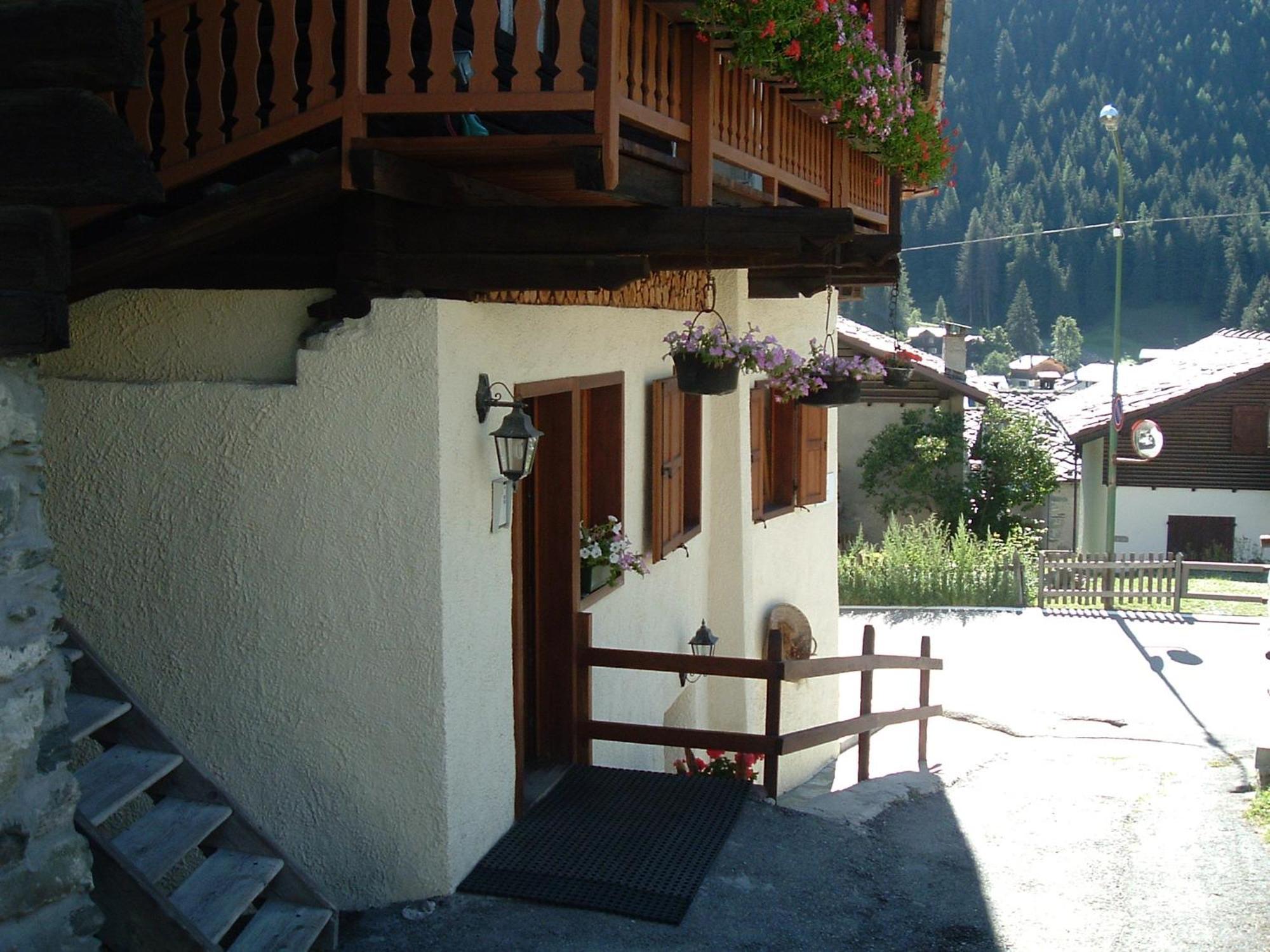 Le Vieux Rascard Chambres D'Hotes Champoluc Εξωτερικό φωτογραφία