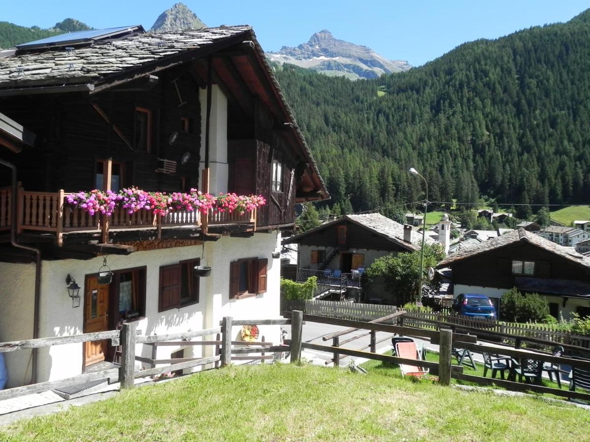 Le Vieux Rascard Chambres D'Hotes Champoluc Δωμάτιο φωτογραφία